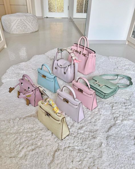 Spring is in the air 🦋 #pastelcolor #hermes #hermès #kellydolepicto #minikelly2 #birkin25 #constancemini #minilindy #mauvepale… | Instagram Hermes Slippers Outfit, Hermes Bags Birkin, Millionaire Husband, Iconic Clothes, Husband Aesthetic, Hermes Slippers, Tas Hermes, Valentines Day Bags, Birkin Hermes