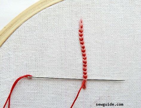 Braid Stitch: 10 beautiful stitches that look like braids - Sew Guide Braid Stitch Embroidery, Easy Embroidery Ideas, Braid Embroidery, Braid Stitch, Braided Chain Stitch, Embroidery Stitches Beginner, Sewing And Embroidery, Easy Embroidery, Stitch Braids