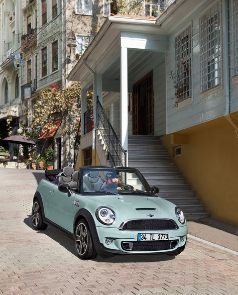 Mini Cooper 2 Door, Mini Cooper Decor, Cute Mini Cooper, Mini Cooper Cabriolet, Cars For Teenagers, Blue Mini Cooper, Mini Cabrio, Бмв X6, Mini Cooper Convertible