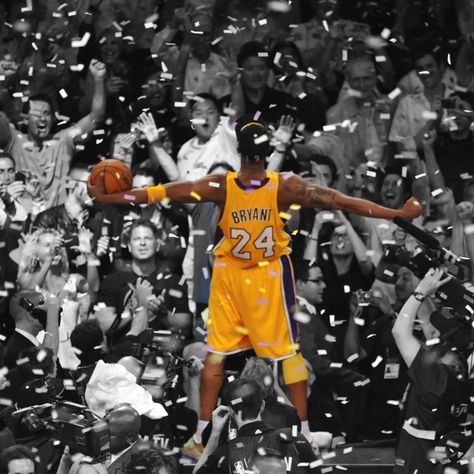 #Kobe #5rings Lakers Easy French Twist, French Twist Updo, Kobe & Gigi, Bola Basket, Kobe Bryant Nba, Kobe Bryant Pictures, Kobe Bryant Black Mamba, Lakers Basketball, Kobe Bryant Wallpaper