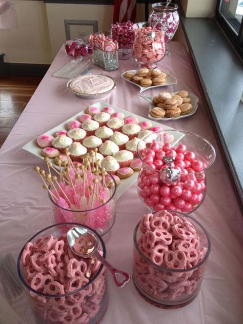 Deco Baby Shower, Romantic Desserts, Valentines Baby Shower, Girl Shower Themes, Pink Sweets, Idee Babyshower, Gold Foil Balloons, Baby Shower Treats