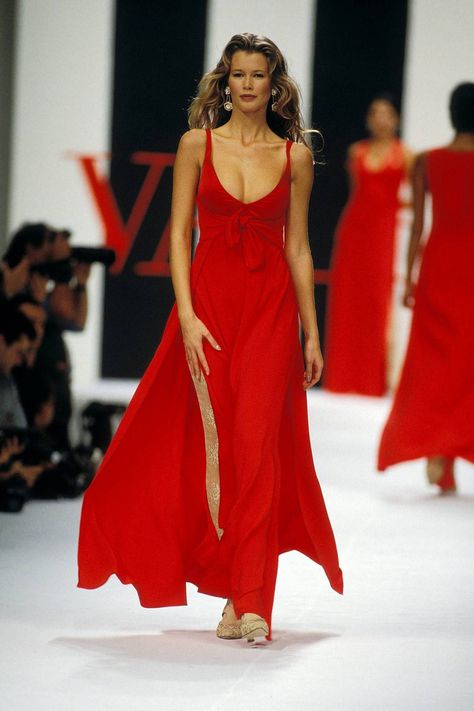 Haute Couture Style, 90s Runway, 90s Runway Fashion, Vintage Runway, Original Supermodels, Valentino Couture, Chanel Couture, Chanel Haute Couture, Couture Mode