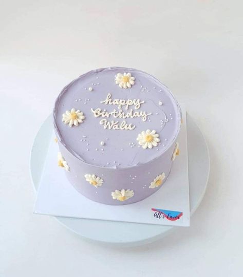 Simple Fondant Cake, Minimalist Birthday Cake, Simple Birthday Cake Designs, Real Vanilla, Flower Cake Design, Cake Designs For Girl, Small Birthday Cakes, Minimalist Birthday, Soft Cake