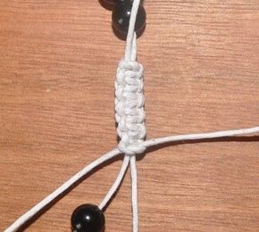 How to make a bracelet. Sliding Macrame Closure For Bracelets - Step 9 Cord Bracelet Diy, Bracelet Knot, Sliding Knot Bracelet, Macrame Bracelet Diy, Macrame Bracelet Tutorial, Bracelets Handmade Diy, Jewelry Knots, Diy Bracelets Easy, Bracelet Knots