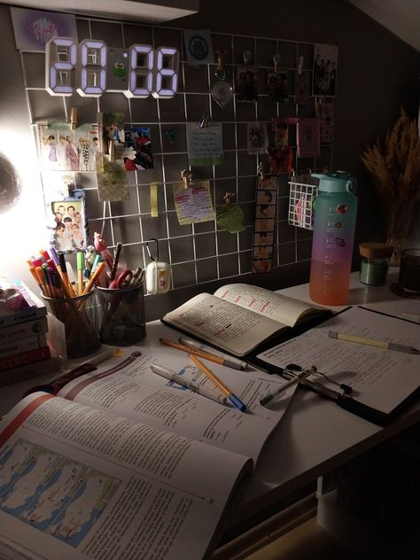 Study Sesh Aesthetic, Organisation, 3 Am Study Aesthetic, Obsessed With Studying Aesthetic, Stufy Aesthetic Pictures, Study Desk Set Up Aesthetic, Aesthetic Studying Pics, Asthetic Studying Pics, Cute Study Pictures