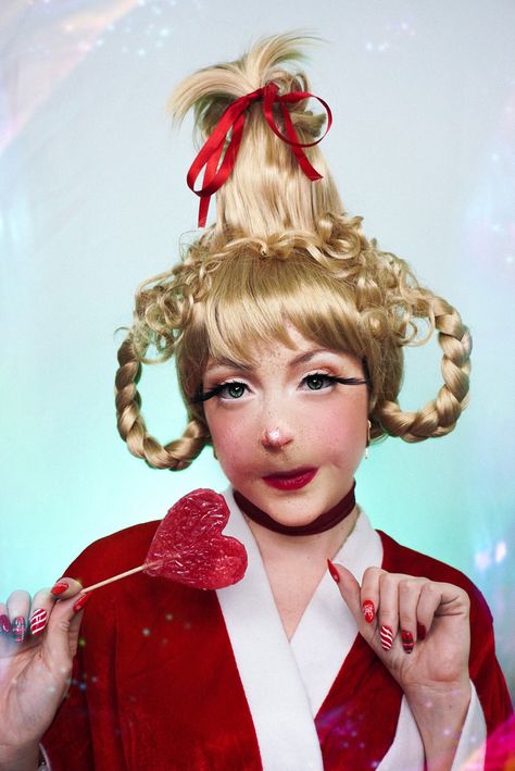 Cindy Lou Makeup, Cindy Lou Who Makeup, Alter Ego Photos, Le Grinch, Christmas Eye Makeup, Cindy Lou Who, Cindy Lou, Costume Fashion, Anime Cosplay Costumes