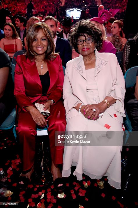 Rebbie Jackson and Katherine Jackson attend the 2018 Billboard Music... Fotografía de noticias - Getty Images Las Vegas, Rebbie Jackson, Black Glamour, Grand Garden, Mgm Grand, Famous Birthdays, Vintage Black Glamour, Jackson Family, Billboard Music