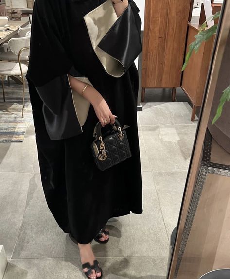 Kimonos, Couture, Black Abaya Designs, Mode Abayas, Abaya Designs Latest, Abaya Outfit, Abaya Fashion Dubai, Black Abaya, Mode Kimono