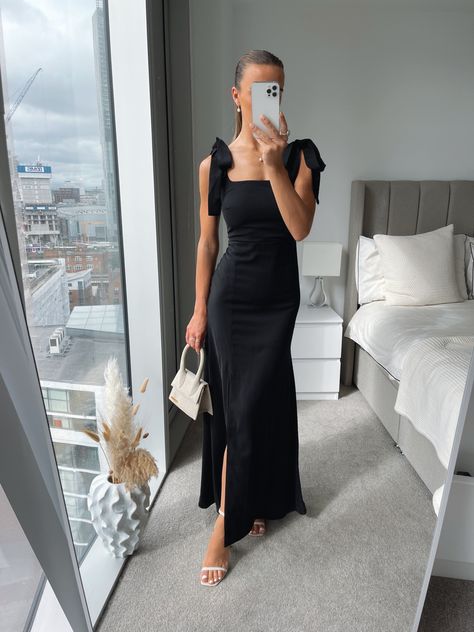 White Tie Dresses, Black Day Dress Outfit, Black And White Wedding Outfits Guest, Black Dress White Accessories, Short Formal Black Dress, Wedding Day Dress Guest Outfit, Whatemwore Summer, Classy Dress Black Women, Black Dress Outfit Wedding Guest