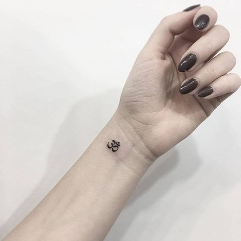 Inner Wrist Tattoos, Om Tattoo Design, Buddha Tattoo Design, Yoga Tattoos, Finger Tattoo For Women, Shiva Tattoo Design, Om Tattoo, Tattoo Designs Wrist, Shiva Tattoo