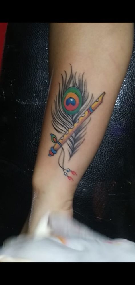 Krushna Art Tattoo Morpankh With Basuri Tattoo, Mayur Pankh Tattoo, More Pankh Tattoo, Mor Pankh Tattoo, Mor Pankh, Krishna Tattoo, Peacock Feather Tattoo, Actress Without Makeup, Classy Tattoos