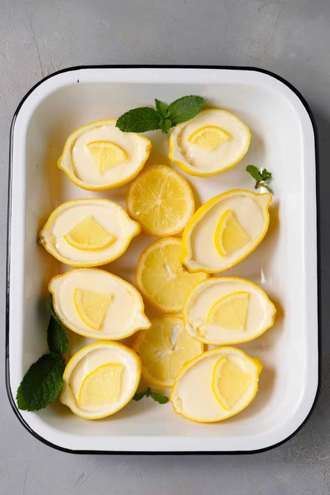 Lemon Baked Goods Recipes, Posette Lemon, Lemon Coulis Recipe, Fast Lemon Dessert, Lemon Dessert In Lemon, Lemon Mousse In Lemon, British Lemon Desserts, Lemon Recipes Savory, Lemon Cups Recipe