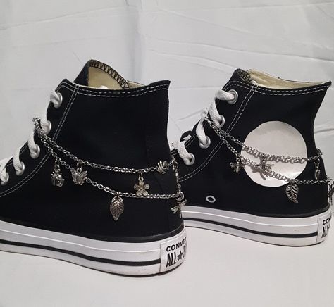 Shoes With Chains, Beaded Laces On Shoes, Beads On Shoes Laces, Fabric Armor, Shoe Accessories Diy, Emo Shoes, Shoe Chains, Shoe Chain, Converse Design