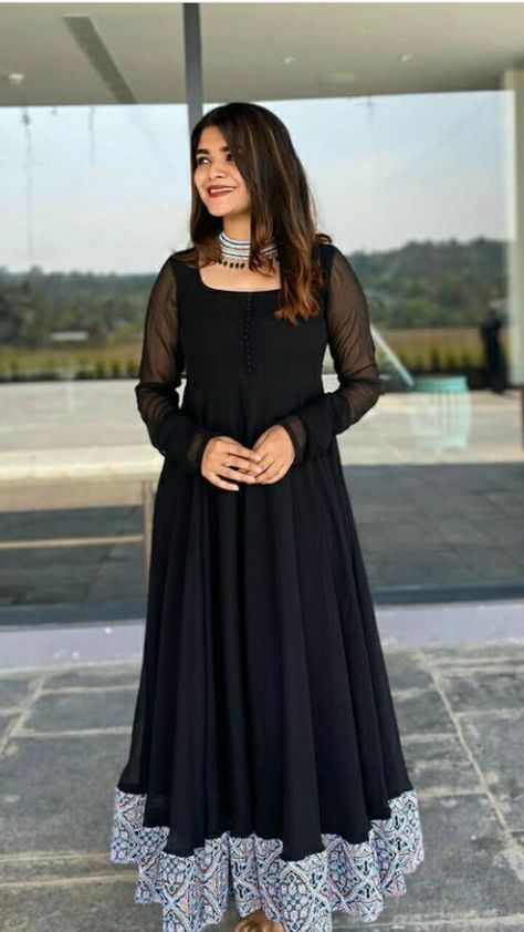 Aline Anarkali Design, Aline Frocks For Women, Frock Style Kurti Design, Black Dress Party Wear, Anarkali Dress Simple, Black Frocks, Anarkali Kurti Design, Frock Suit Design, Chiffon Kurti