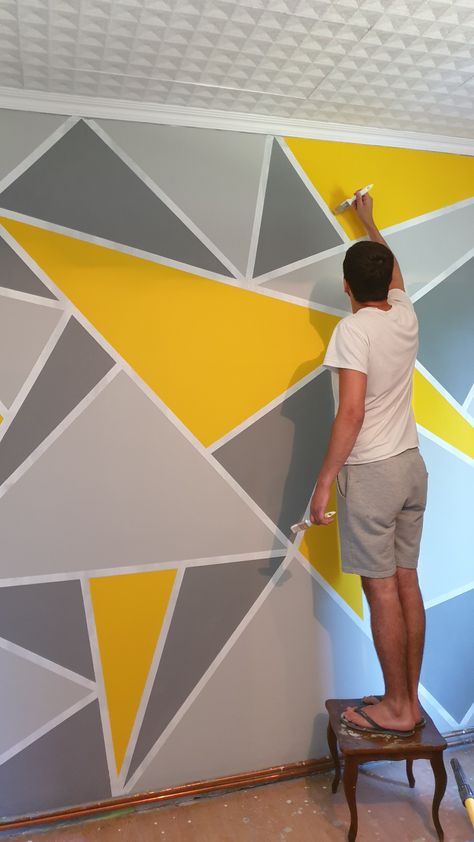 Design Wall Painting Ideas, Yellow Geometric Wall Paint, Geometry Wall Art, Geometric Pattern Wall Paint, Painted Triangles On Wall, Geometric Wall Paint Yellow, Wall Triangle Paint, Geometrical Wall Paint, Geometry Wall Design