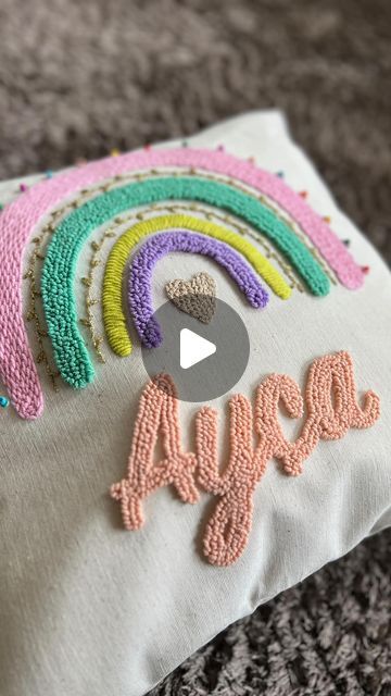 P U N C H I S E M on Instagram: "🌸🌸 How to do punch needle techniques 🌸🌸 In this video I show 3 different punch needle techniques. Don’t forget to save and like 💖💖  Bu videoda 3 farklı punch bakışı tekniği gösteriyorum. Düz bir şablonu bile farklı teknikler kullanarak hareketlendirmek sizin elinizde 💖💖 Beğenip kaydetmeyi unutmayın 💖💖  #punchneedle #punch #punchneedletutorials #rainbow #yastık #pillow #punchneedlepillow #diy #howtomake #nasılyapılır #handmade #punchneedleart #embroidery #punchneedleembroidery #tuftinggun #bebekodası #çocukodası #homesweethome #homedecor #babypillow #babyroomdecor #newborngift #uk #gift" Pretty Punch Embroidery, Punch Needle Pillow Tutorial, How To Do Punch Needle, Punch Needle Embroidery Floss, How To Punch Needle Embroidery, Diy Punch Needle Pillow, Punch Needle Inspiration, Punch Needle Pillow Diy, Punch Needle Videos