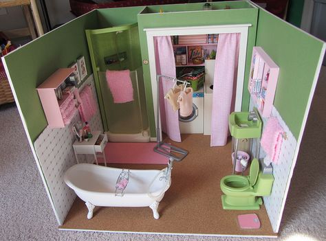 barbie bathroom - Google Search Bathroom Diorama, Bathroom Dollhouse, Doll Bathroom, Room Diorama, Barbie Houses, Pink Shelves, Barbie Bathroom, Retro Barbie, Dollhouse Bathroom