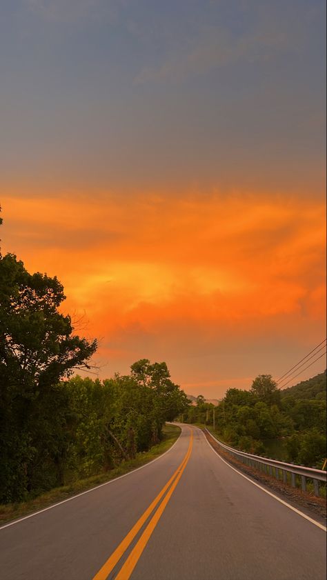 Road Aesthetic Pictures, Vibey Aesthetics Wallpaper, Road Sunset Aesthetic, Driving Sunset Aesthetic, Sunset Road Aesthetic, Aesthetic Road Pictures, Aethstetic Photos, Sunset Drive Aesthetic, Aethstetic Pictures
