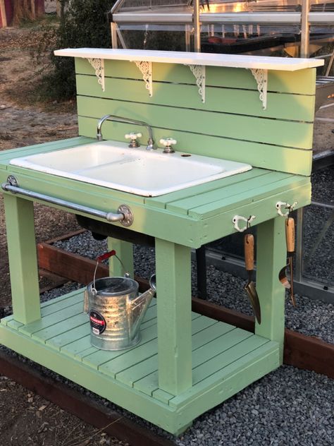 Outdoor Sink For Gardening, Pallet Kitchen Sink Cabinet, Diy Outside Sink Ideas, Rustic Outdoor Sink, Patio Sink Outdoor, Out Door Sink, Outdoor Sink Drainage Ideas, Diy Soap Dish Holder Ideas, Garden Faucet Ideas Outdoor