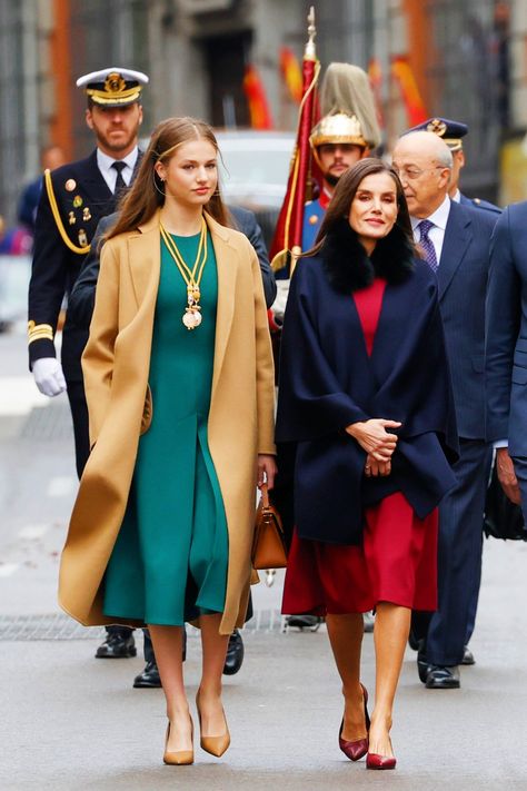 The King and Queen of Spain and the Princess of Asturias Attend the 15th Solemn Opening of the Parliament — Royal Portraits Gallery Leonor Princess Of Asturias, Spanish King, Queen Of Spain, Meeting Outfit, Carolina Herrera Dresses, Princess Of Spain, Royal Portraits, Daphne Dress, Spain Fashion