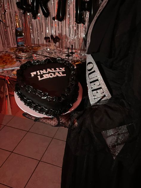 21 Black Birthday Cake, 18th Black Birthday Cake, Dark Birthday Decorations, Black Themed 21st Birthday, Black Out Birthday Theme, Black Silver Cake Birthday, Black Theme 21st Birthday, Black And White Party Theme Birthday, Black Aesthetic Birthday Party