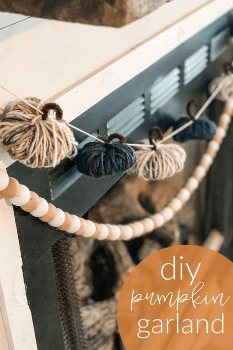 Yarn Pumpkin Garland, Rustic Pumpkin Decor, Diy Fall Decor, Pumpkin Garland, Home Decor Fall, Rustic Pumpkin, Thanksgiving Decorations Diy, Harvest Party, Diy Yarn