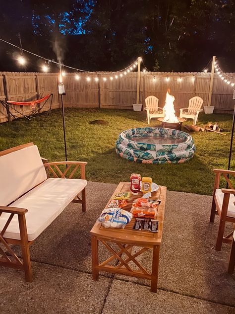 Backyard Patio Designs Lights, Outdoor Twinkle Lights Backyards, Backyard Easy Ideas, Simple Backyard Furniture Ideas, Lit Up Backyard, Small Backyard Ideas Renter Friendly, Backyard Landscaping Rental, Cute House Backyard, Backyard Party Lighting Ideas