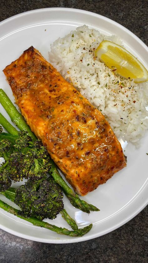 Salmon Diet Plan, Seafood Dinner Healthy, Salmon And Rice Aesthetic, Good Recipes Healthy, Salmon Ideas Healthy, Best Rice Recipes Healthy, Healthy Food Salmon, Healthy Eating Salmon, Salmon Healthy Meals