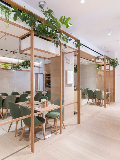 Dezeen Interiors, Luxury Restaurant Interior, Small Restaurant Design, Architecture Restaurant, Café Design, Interior Design Minimalist, Neri Hu, Design Café, Luxury Restaurant