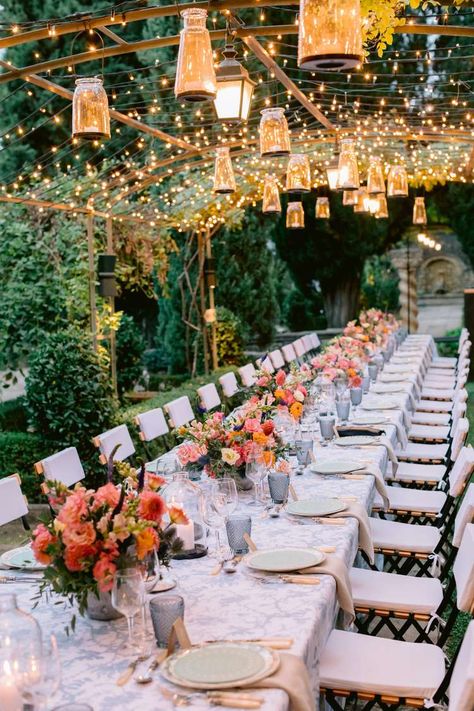 Dreamy Reception Decor, Affordable Reception Ideas, Wild Flower Garden Wedding, Outdoor Summer Wedding Ceremony, Indoor Spring Wedding Reception, Spring Rehearsal Dinner Decorations, Aesthetic Garden Wedding, Spring Wedding Outside, Summer Solstice Wedding Theme