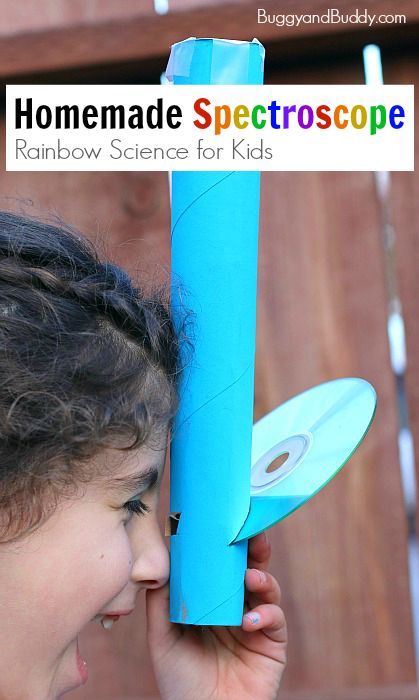 Rainbow Science for Kids: Homemade Spectroscope using a paper towel roll and a CD. Such a fun way to explore light! ~ BuggyandBuddy.com #stem #steam #scienceforkids #scienceexperiment #craftforkids #summercraft #lightscience Vetenskapliga Experiment, Rainbow Science, Science Experience, مشروعات العلوم, Kid Science, Teknologi Gadget, Toilet Roll Craft, Elderly Activities, Science Club