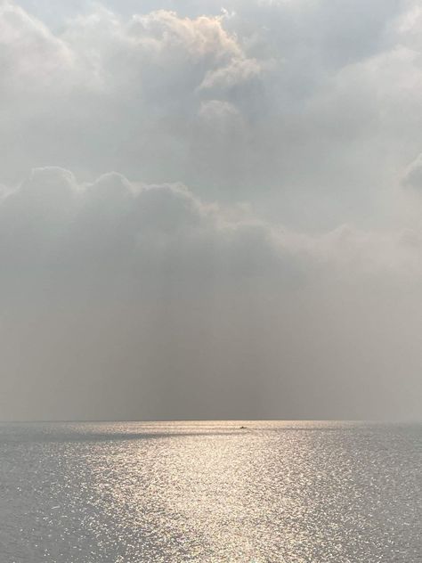 Nature, White Hour Aesthetic, White Hour, Sky Sea, Phone Stuff, Black Aesthetic Wallpaper, Beach Sea, Day At The Beach, Cloudy Day