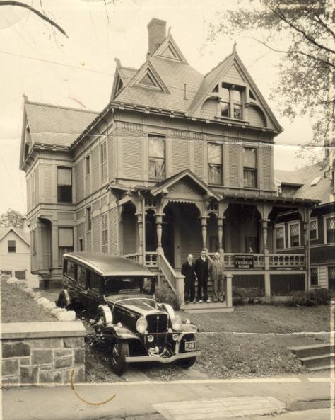 The Sutherland - Bailey Funeral Home on Willow St., circa 1932 Victorian Architecture, Los Angeles, Victorian Houses, Vintage Funeral, Rosalind Russell, Funeral Homes, Funeral Director, Last Ride, Six Feet Under