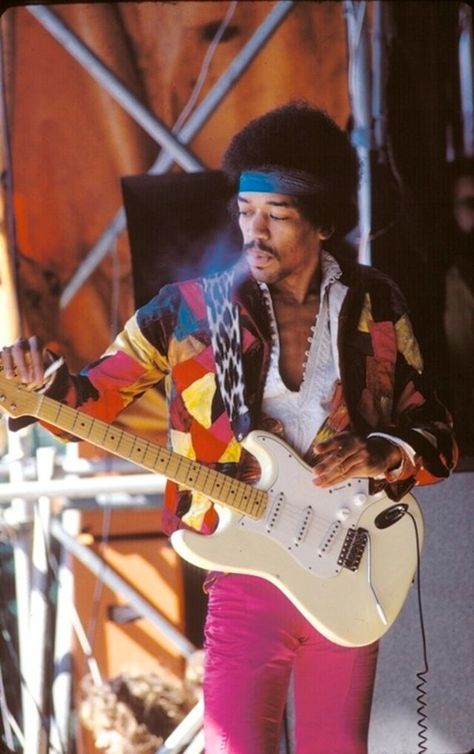 25 Rare Photographs of Jimi Hendrix’s Last Performance at the Open Air Love and Peace Festival on September 6, 1970 Brad Paisley, Voodoo Child, Ace Hood, Jimi Hendrix Experience, Hippie Man, Musica Rock, Insta Ideas, Abc Family, Easy Guitar