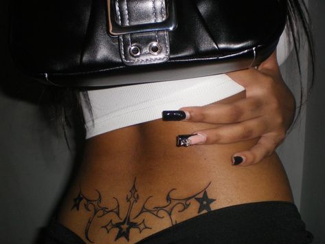 Tumblr, Tramp Stamp Tattoos, Waist Tattoos, Black Girls With Tattoos, Tattoos For Black Skin, Tasteful Tattoos, Pretty Tattoos For Women, Tramp Stamp, Tattoos Geometric