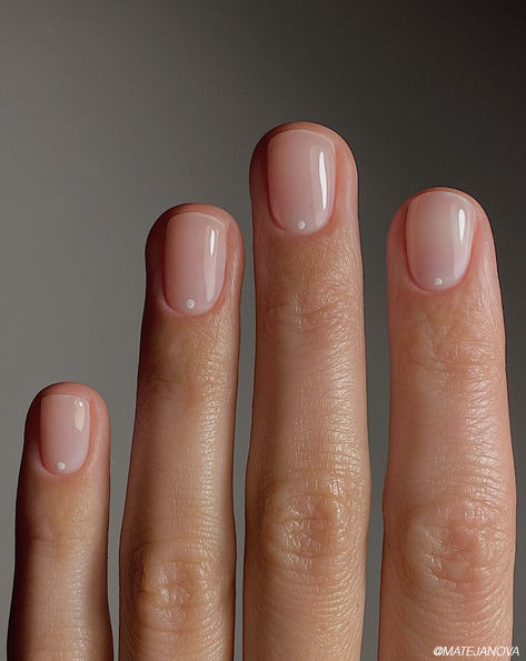 Soap Nails Are The New Low-Maintenance Manicure of 2024 - Bangstyle - House of Hair Inspiration Natural Look Acrylic Nails Short, Natural Pearl Nails, Summer Nails Neutral Classy, Clear Builder Gel Nails, Soap Nails, American Manicure, Natural Nails Manicure, New Nail Trends, Milky Nails