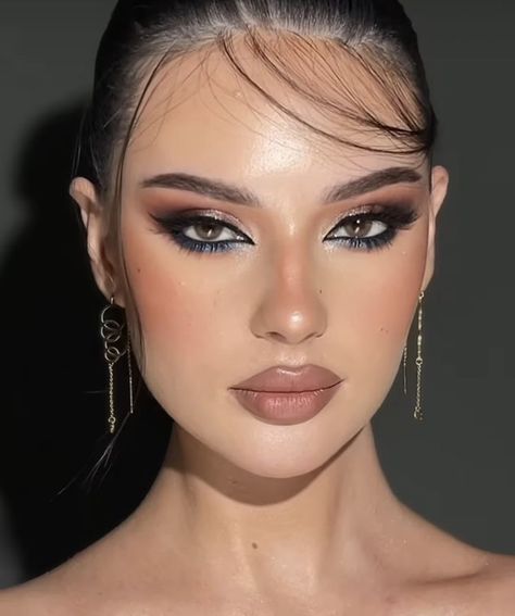 Dark Makeup Looks Brown Eyes, Prom Makeup Navy Blue, Makeup Ideas For Prom Black Dress, Night Makeup Brown Eyes, Arab Makeup Looks, 90s Aesthetic Makeup, Fall Makeup 2023, Arabic Makeup Looks, Dark Blue Makeup Looks