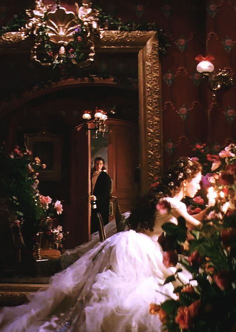 Phantom Of The Opera Mirror Scene, Phantom Of The Opera Dressing Room, Phantom Of The Opera Carlotta, Christine Daae Think Of Me Dress, Phantom Of The Opera Mirror, Musicals Aesthetic, Scene Ideas, Aesthetic Movie, Stile Harry Potter