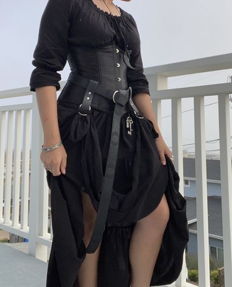 Leather Ren Faire Outfit, Black Renfaire Dress, Ren Faire Female Rogue, Ren Faire Costume Women Plus Size, Plus Size Ren Faire Corset, Dark Fae Ren Faire, Diy Renfaire Outfit, Ren Faire Corset Outfit, Rennisance Faire Costumes Witch