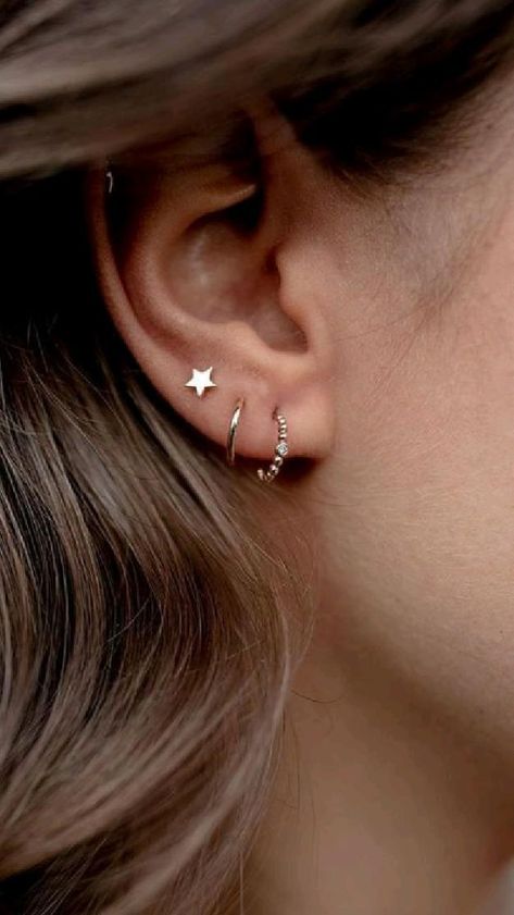 Ušný Piercing, Piercings Oor, Bijoux Piercing Septum, Ear Stacking, Minimalist Ear Piercings, Ear Peircings, Cool Ear Piercings, Inexpensive Jewelry, Pretty Ear Piercings