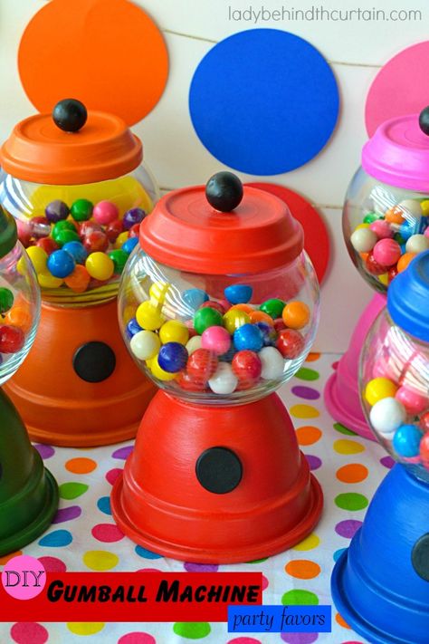 Treats, games and party favors to help you plan the perfect Bubble Gum Themed Birthday Party. Gumball Machine Party, Bubble Gum Party, Gumball Party, Diy Gumball Machine, Candy Theme Birthday Party, Candy Themed Party, Candy Land Birthday Party, Candy Birthday Party, Terra Cotta Pot Crafts