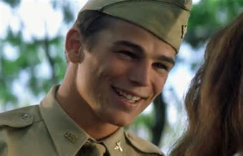 Josh Harnett in the Pearl Harbor movie...Omg I LOVE his smile here!! Pearl Harbor Quotes, Pearl Harbour Movie, Pearl Harbor Pictures, Josh Hartnett Pearl Harbor, Pearl Harbor Movie, Josh Harnett, Pearl Harbor Tours, Pearl Harbor Memorial, Ben Afleck