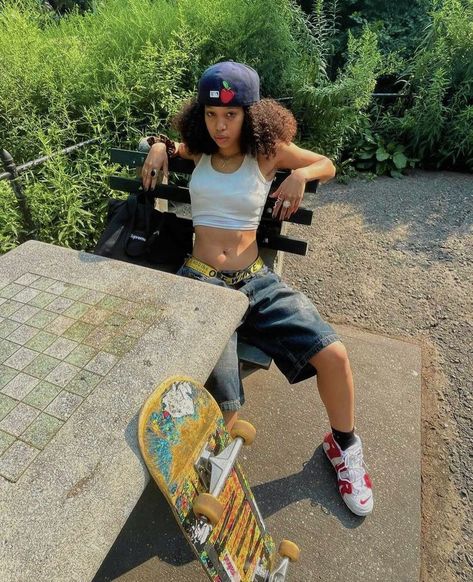 Cool Outfit Accessories, 90s Streetwear Women, 90 Streetwear, Streetwear Fashion 90s, Women Tomboy, 90’s Streetwear, Pretty Tomboy, 90s Streetwear Fashion, Looks Hip Hop