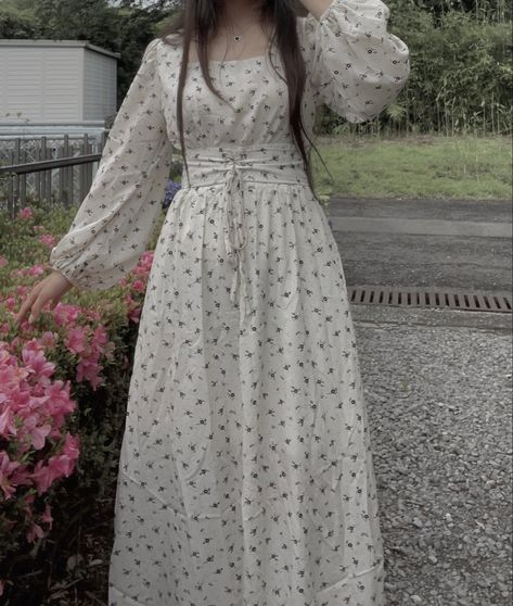 Formal Summer Dresses For Women, Aesthetic Modest Dresses, Modest Frocks, Japan Outfit Ideas, Korean Outfits Men, Aesthetic Korean Fashion, Elegant Korean Fashion, Men Korean Fashion, Skirt Outfits Korean