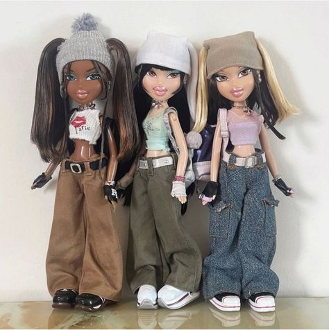 kekoño on Twitter: "bratz newjeans https://t.co/unQyzTTjvE" / Twitter Bratz Dolls Aesthetic Outfits Real Life, Bratz Doll Hairstyles, Bratz Doll Fashion, Bratz Aesthetic Outfit, Selena Style, Y2k Bratz, Bratz Yasmin, Bratz Doll Outfits, Brat Doll