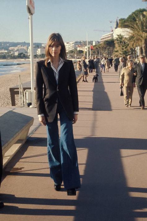 The 6 Françoise Hardy Outfits I'm Copying This Season | Who What Wear UK Cool Chic Outfits, Hardy Outfits, 70s Street Style, Francoise Hardy Style, New Wave Fashion, Style Parisienne, Françoise Hardy, Francoise Hardy, Parisian Women