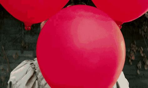 Scary Balloons, Hi Gif, It Gif, Roman Godfrey, It Pennywise, Pennywise The Clown, Trippy Drawings, Bill Skarsgard, Banner Gif