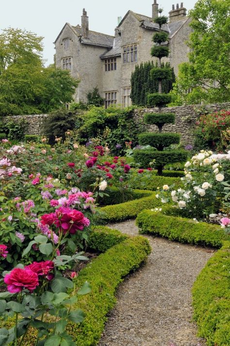 Rose Garden Landscape, Country Garden Design, Rose Garden Design, Country Garden Decor, Topiary Garden, Path Design, Estate Garden, Longwood Gardens, English Country Gardens