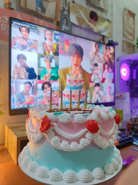 thank you seventeen for being such an inspiration >< a happy birthday indeed!! Happy Birthday Svt Memes, Seventeen Cake Design Kpop, Hitorijanai Cake, Seventeen Themed Cake, Going Seventeen Cake Design, Svt Inspired Cake, Kue Sweet Seventeen, Seventeen Cake Ideas, Kpop Bday Cake