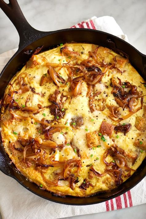The First 5 Things to Cook in Your Cast Iron Pan | Kitchn Onion Frittata, Easy Egg Recipes, Iron Skillet Recipes, Chile Relleno, Frittata Recipes, Cast Iron Recipes, Easy Eggs, Cast Iron Cooking, French Onion Soup